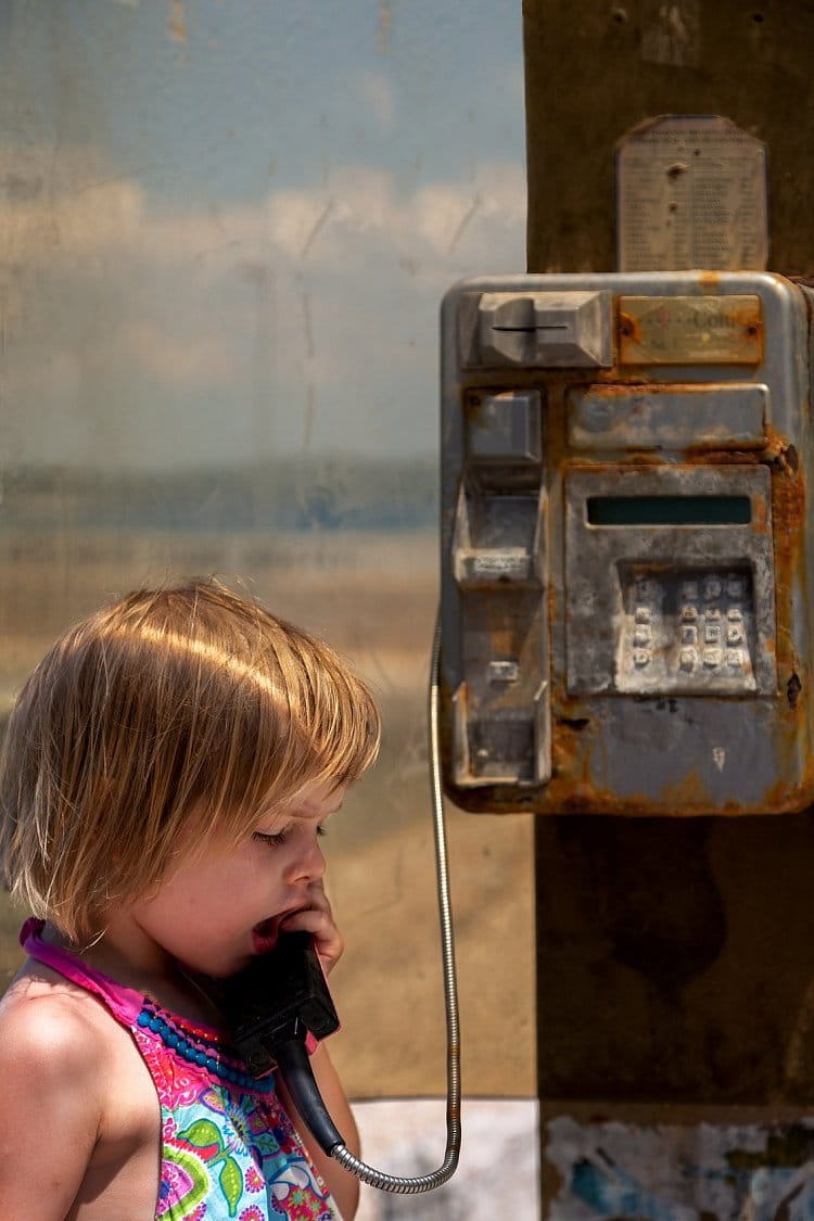 Dcera Hedvička telefonuje